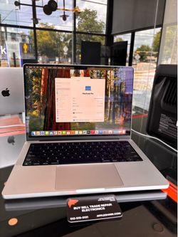 MacBook Pro 14” M2 Pro Chip 16GB Ram 512SSD! 90 Day warranty! We offer financing.