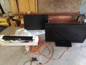 Toshiba flat screen and Vizio flat screen and wireless Bluetooth rca bar