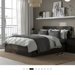 KING BLACK WOOD BEDFRAME 