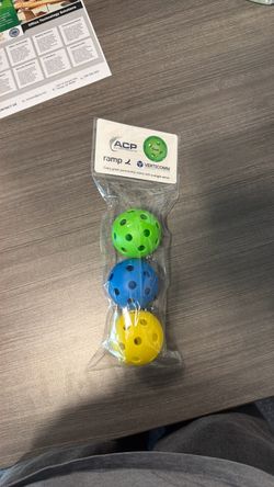 Indoor Pickleballs, go for 10$ online
