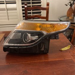 2015 Ford Explorer Left headlight