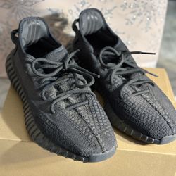 adidas Yeezy Boost 350 V2 Onyx Size: M 10 / W 11