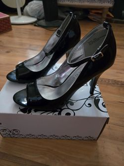 Black pantent heels