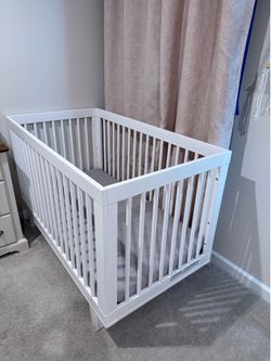 Crib with Newton mattress