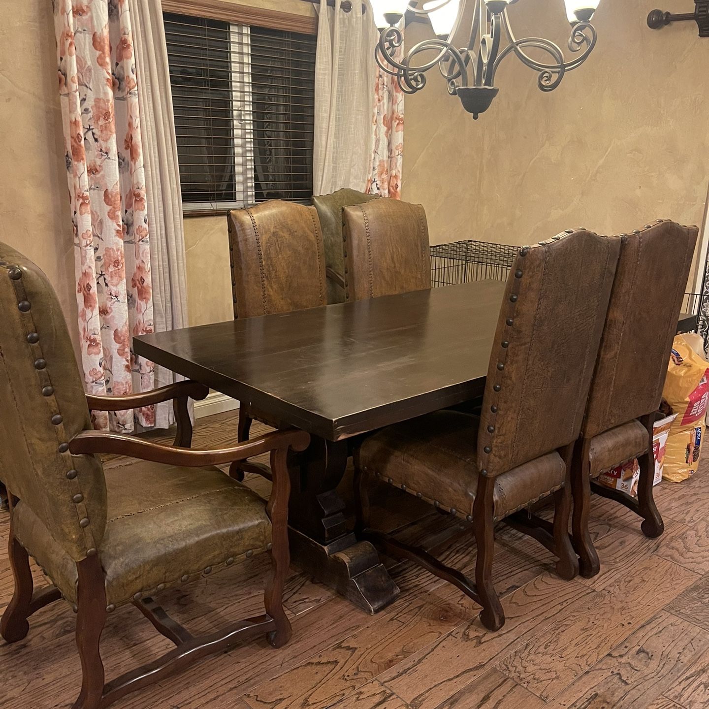 Dining Room Table And 6 Chairs Great Condition