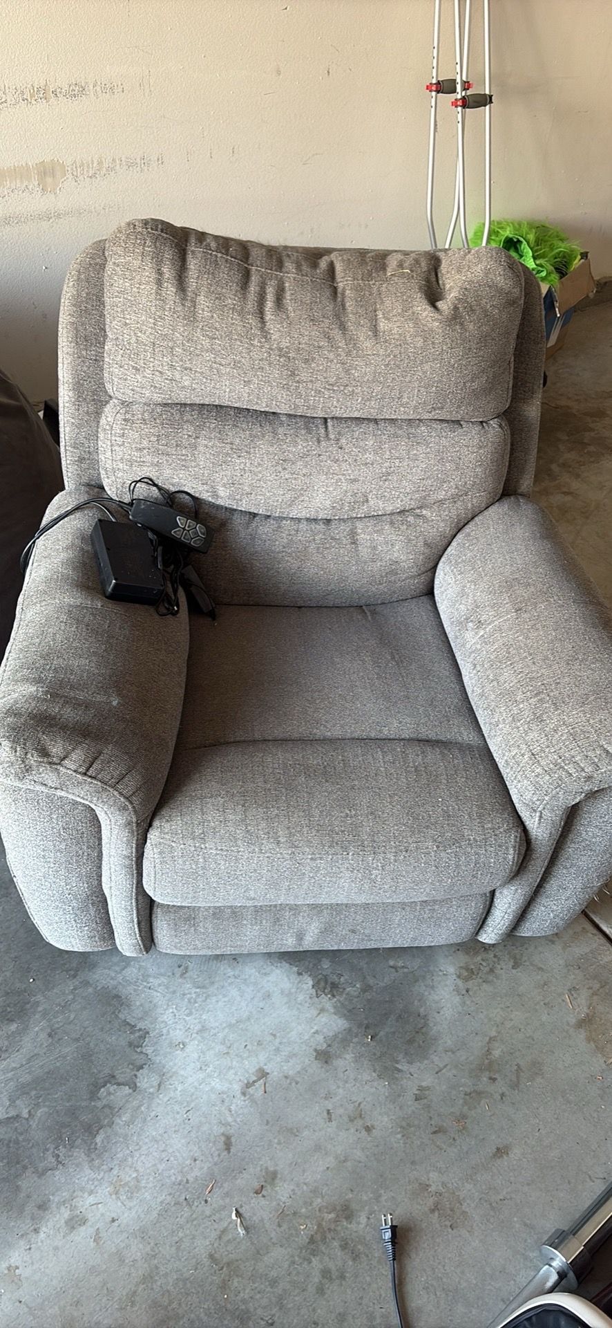 Remote controlled recliner