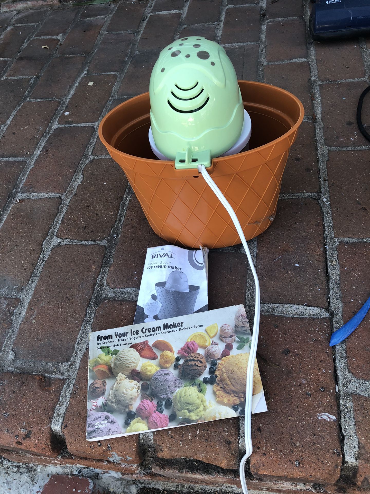 Rival Electric 2 Quart Ice Cream Maker With Manual And Recepies Tested Works Perfectly when you come ill fully test it for you