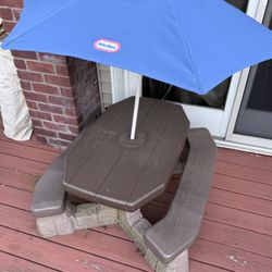 Outdoor Octagon picnic table and umbrella for kids