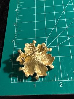 Gold pin