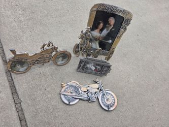 picture frames and decor