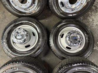 STOCK F-350 DUALLY WHEELS WITH CAPS