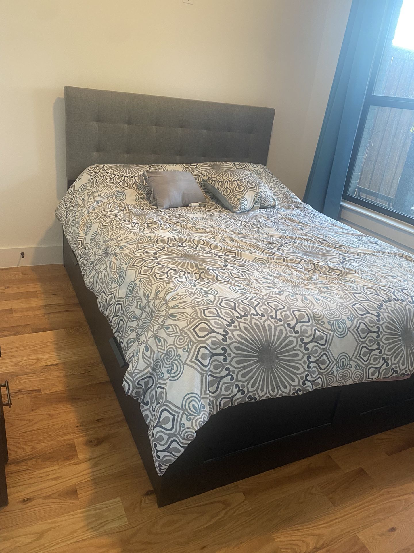 Queen Bed And 4 Drawer Storage Frame