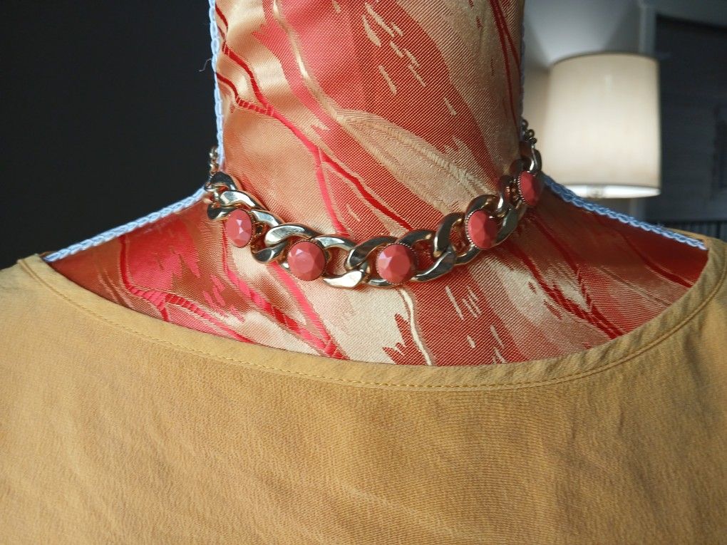 Costume Jewelry Gold Necklace 