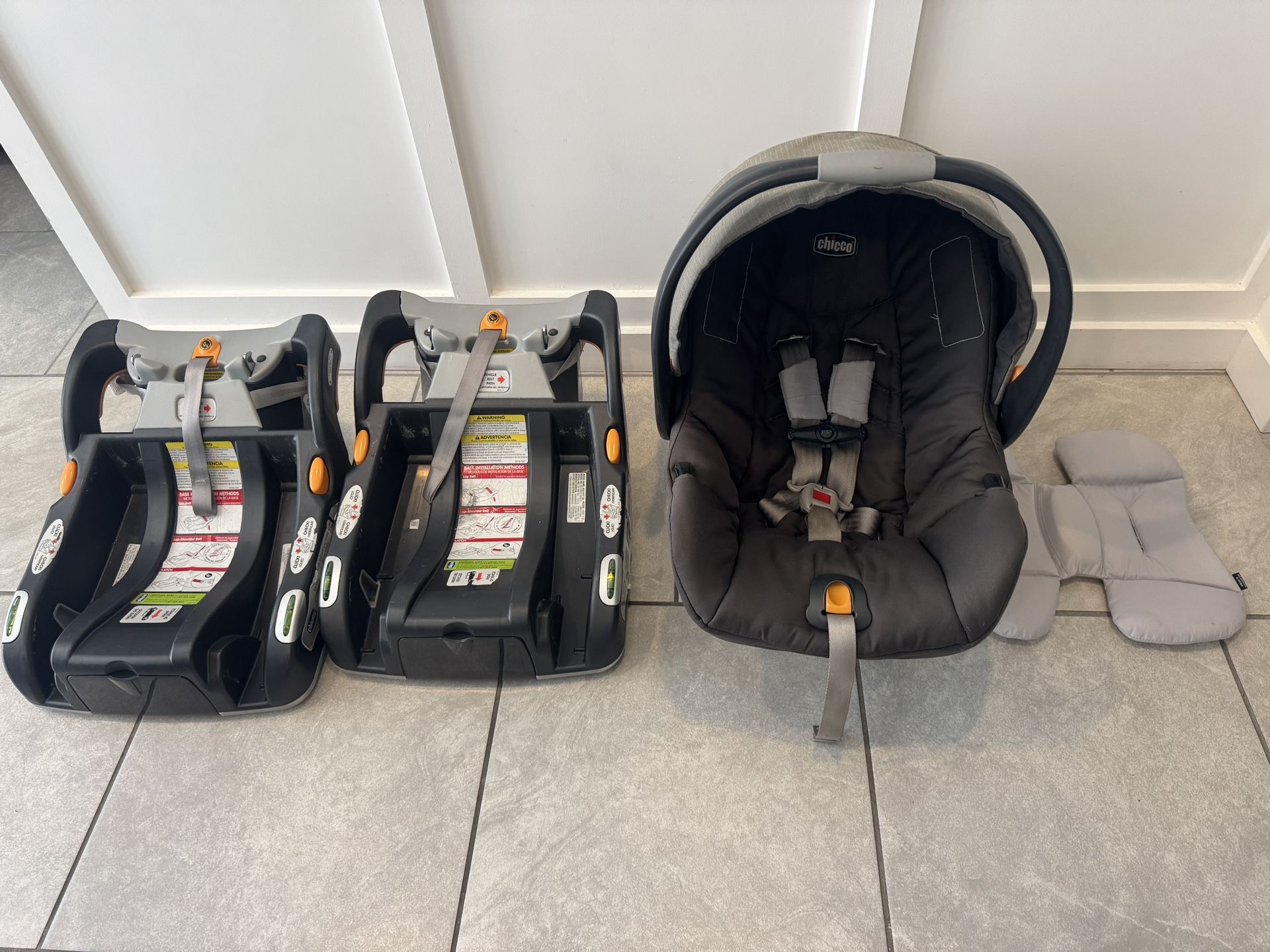Chicco Key Fit Car seat Plus (2) Bases For Multiple Cars