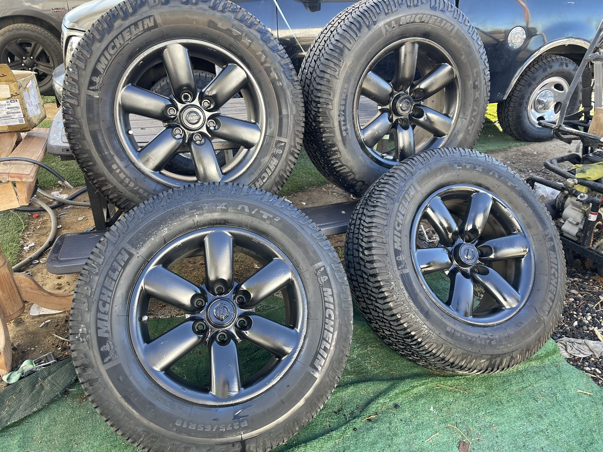 Set for Nissan 275/65R18