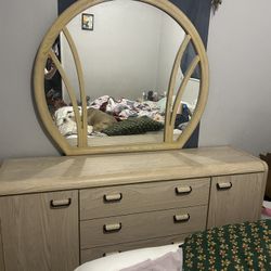Dresser With Mirror And Drawer 