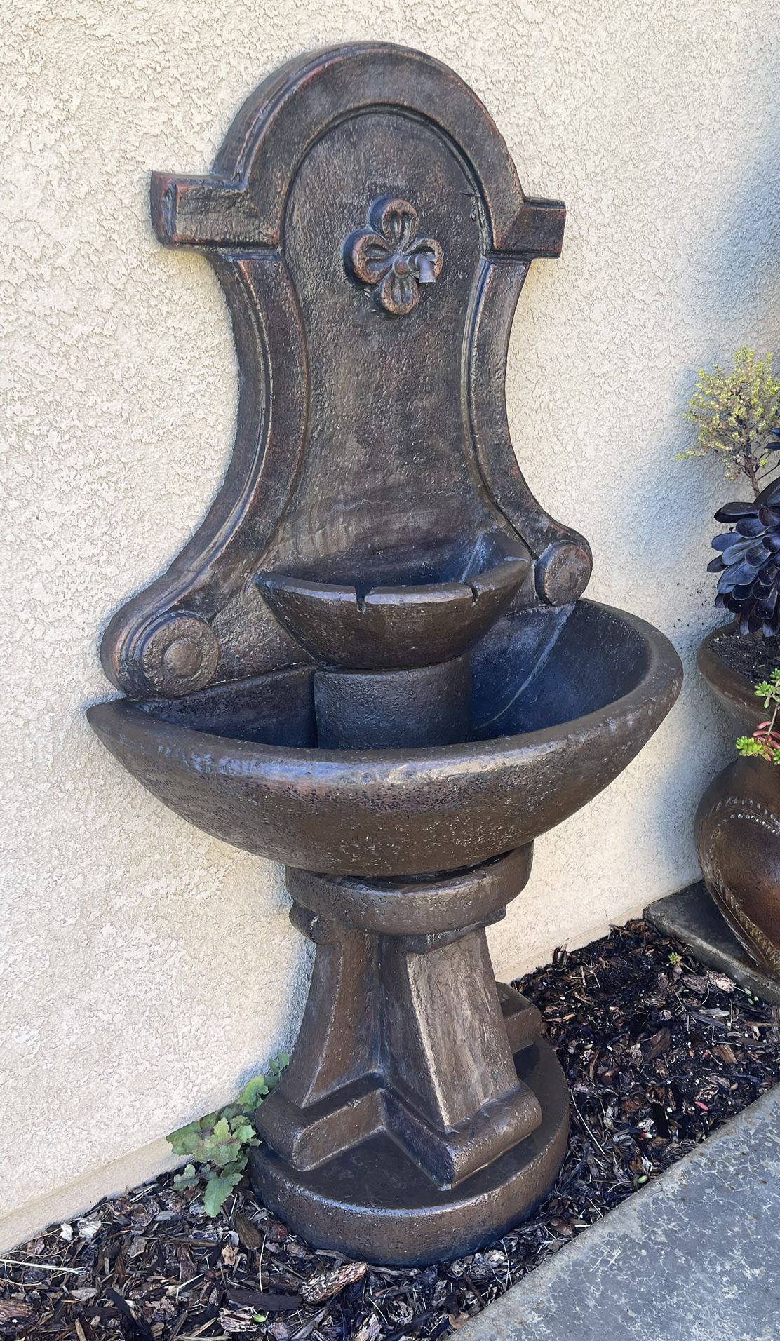 Concrete Water Fountain $300 Comes With Water Pump Motor