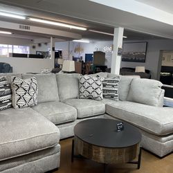 Sectional / Chaise 