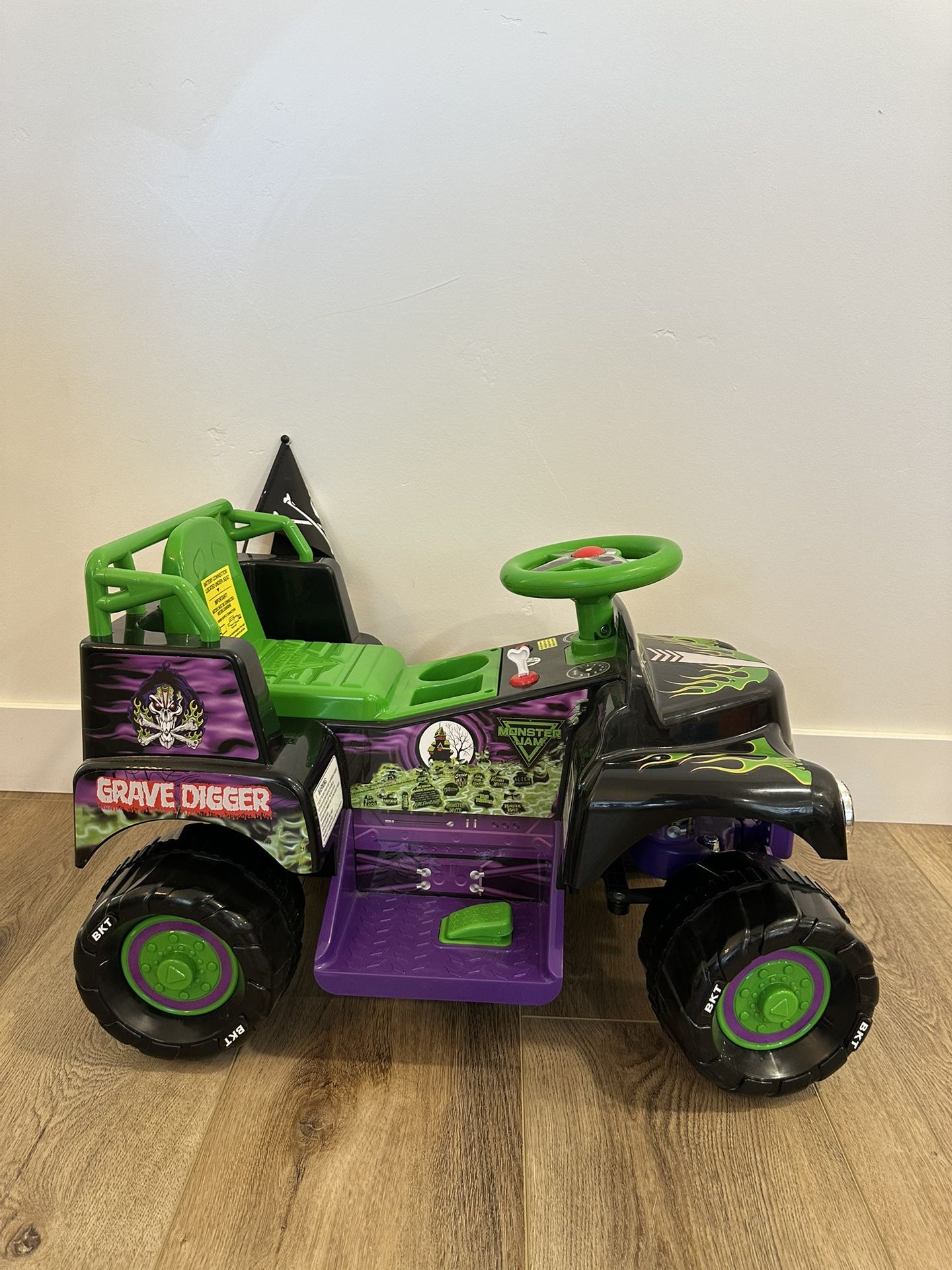 Monster Jam Grave Digger Ride On