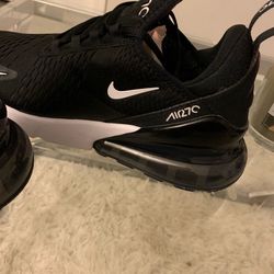 NEW NIKE AIR MAX