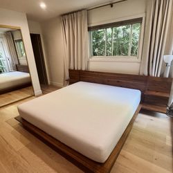 KING size Casper Wave Mattress guest bedroom like new