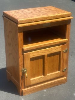 Oak ice box with revolving top