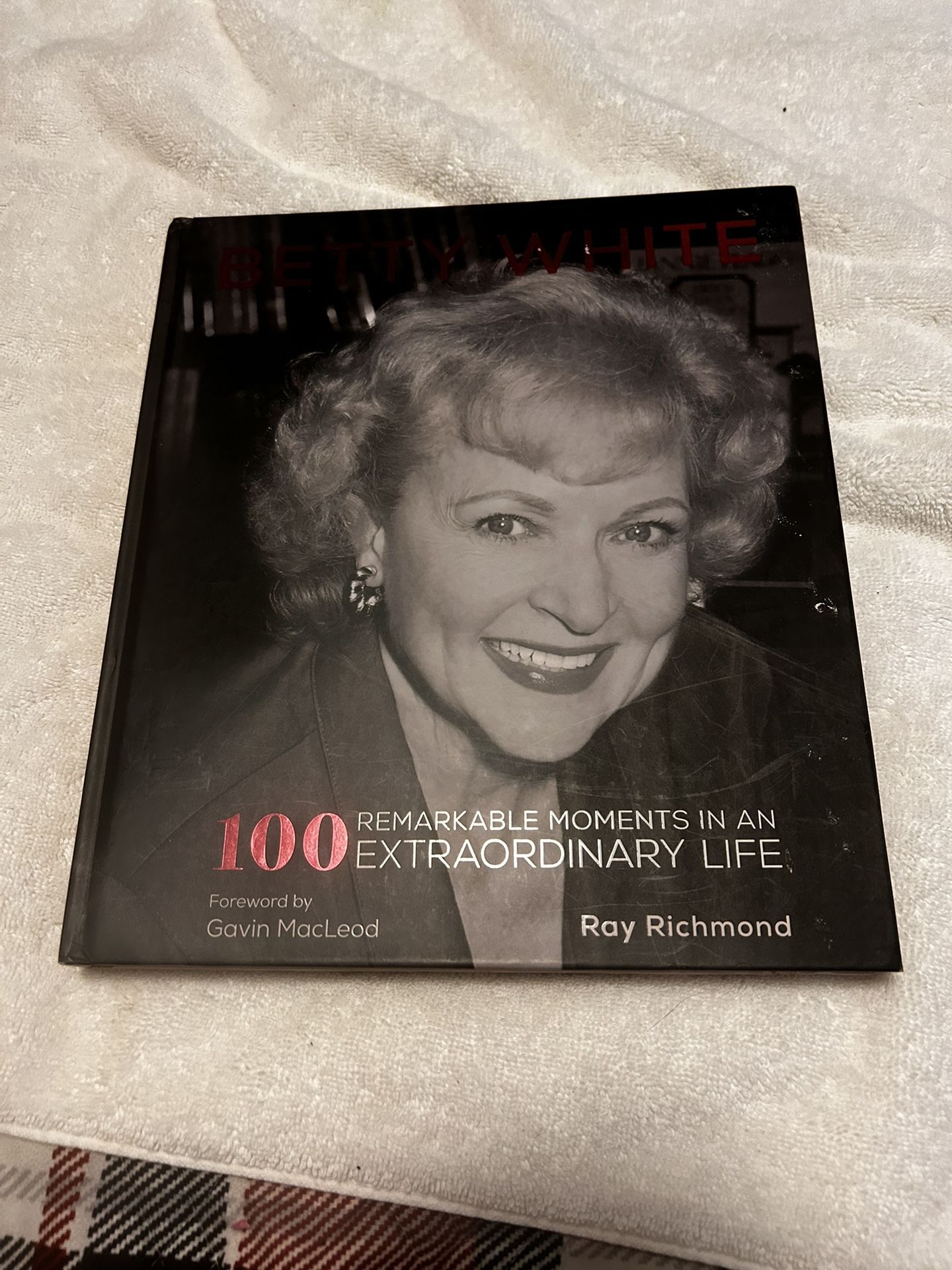 Betty white Hardback book NEW