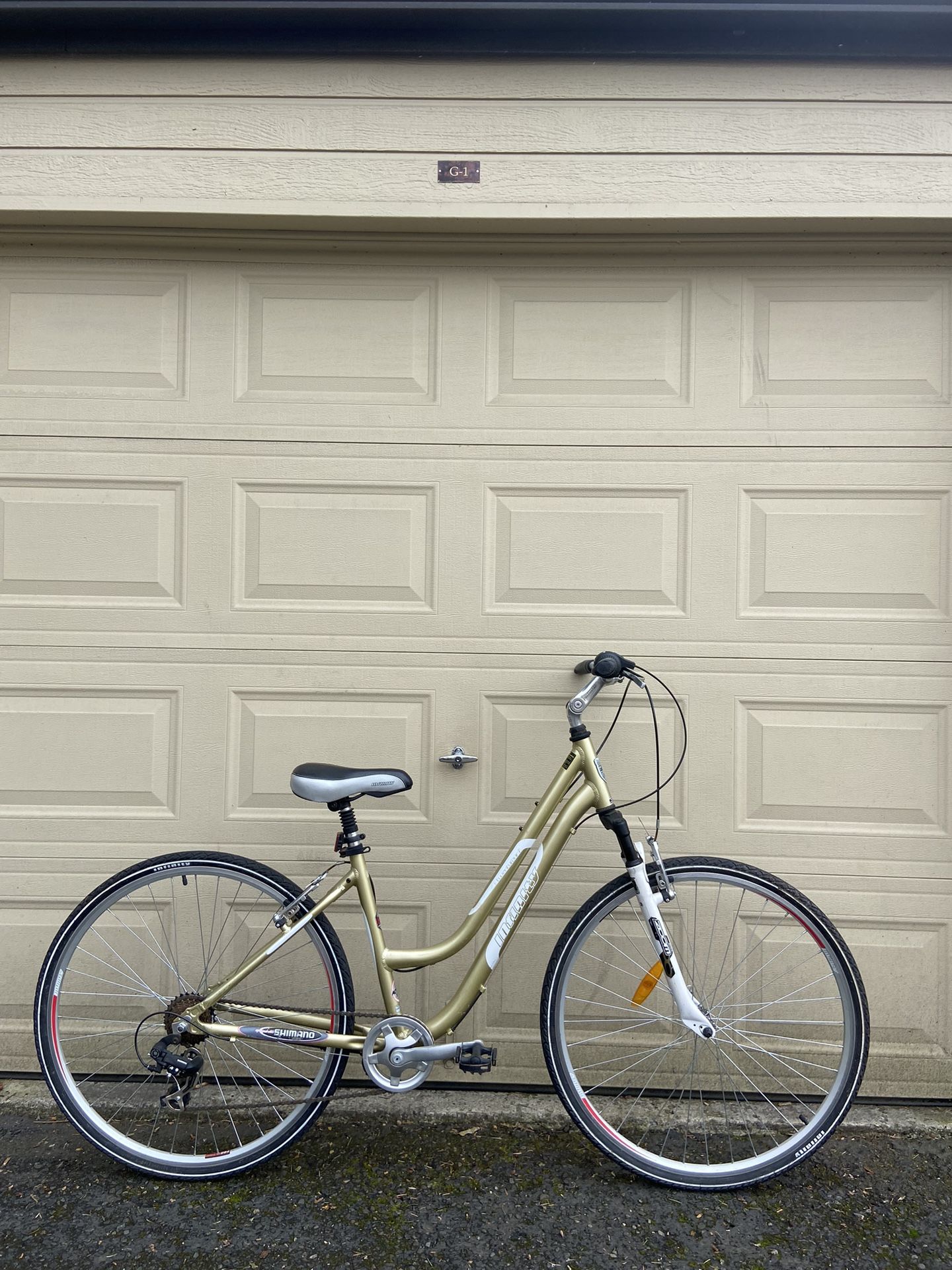 Infinity 700c Hybrid Bike – 7-Speed, Lightweight Aluminum Frame, Shimano Components Bicycle