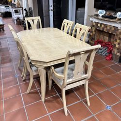 Dinning set with 6 chairs i perfect condition