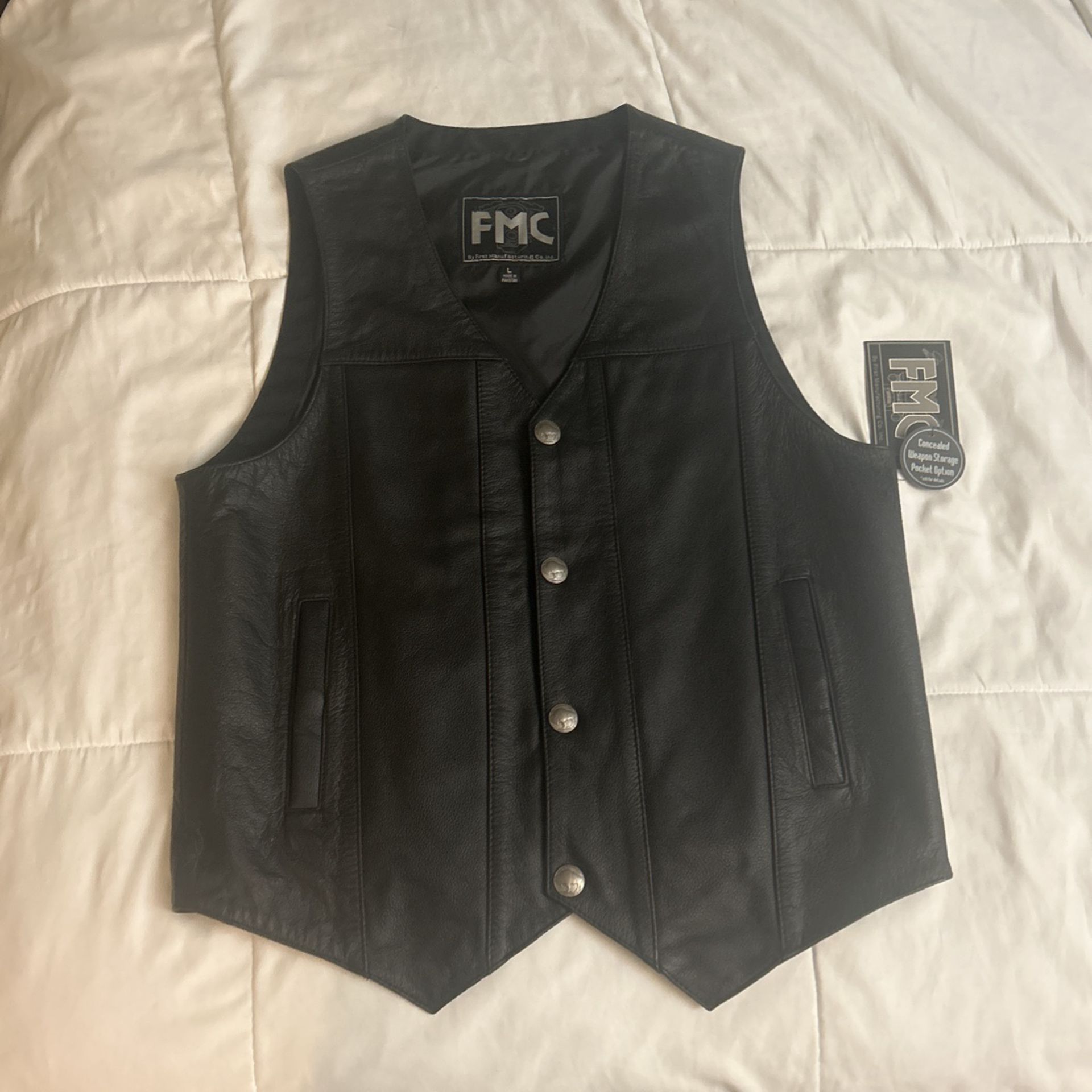 First Manufacturing Co Size . L Vest