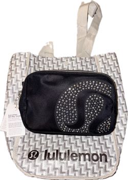 Lululemon Everywhere Belt Bag Studded BNWT