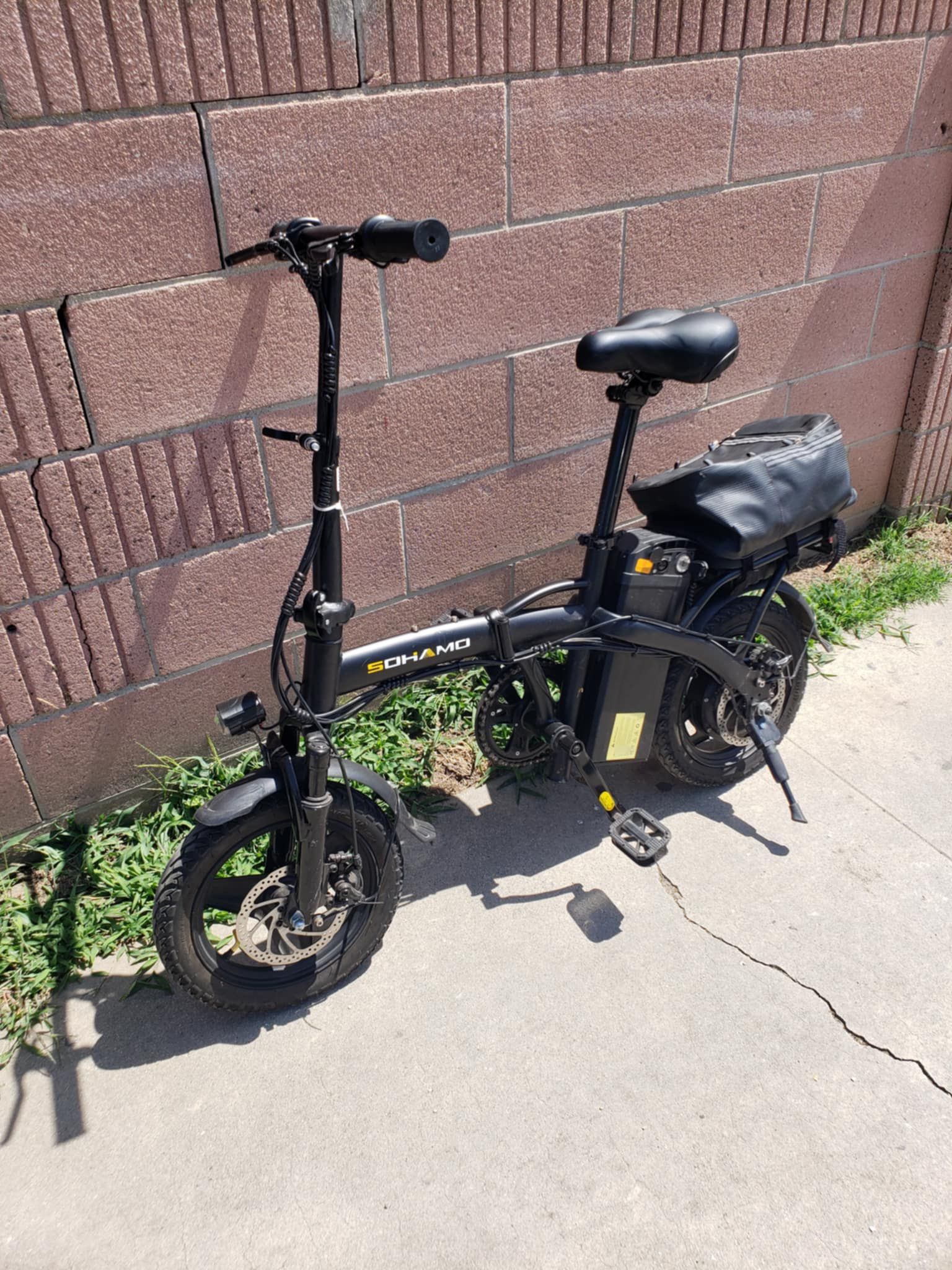 Has backpack. Keys , charger. All work 100% need some brake noise but brake work 100% all work 100% electric bike ebike e-bike folding bike $350! Lowe