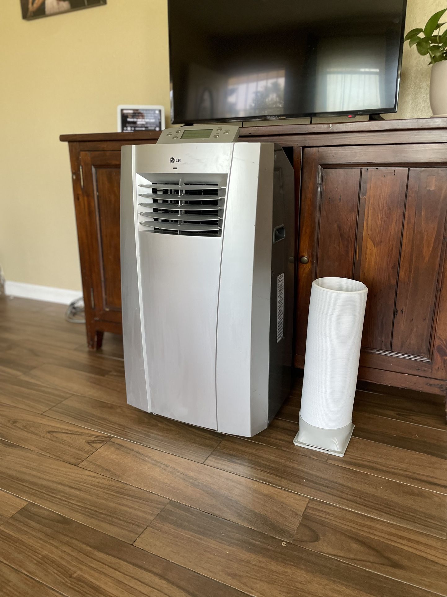 LG Ac Unit Works Great Needs A New Window Vent 175 OBO Pick Up Only Need Gone Asap No Trades