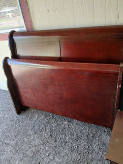 Queen size bed  2 chest  one night stand