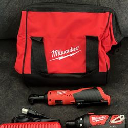 Milwaukee M12 3/8 Ratchet 