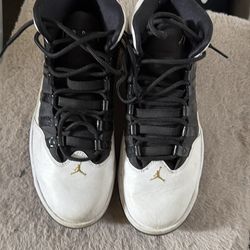 Jordan Max aura white black gold