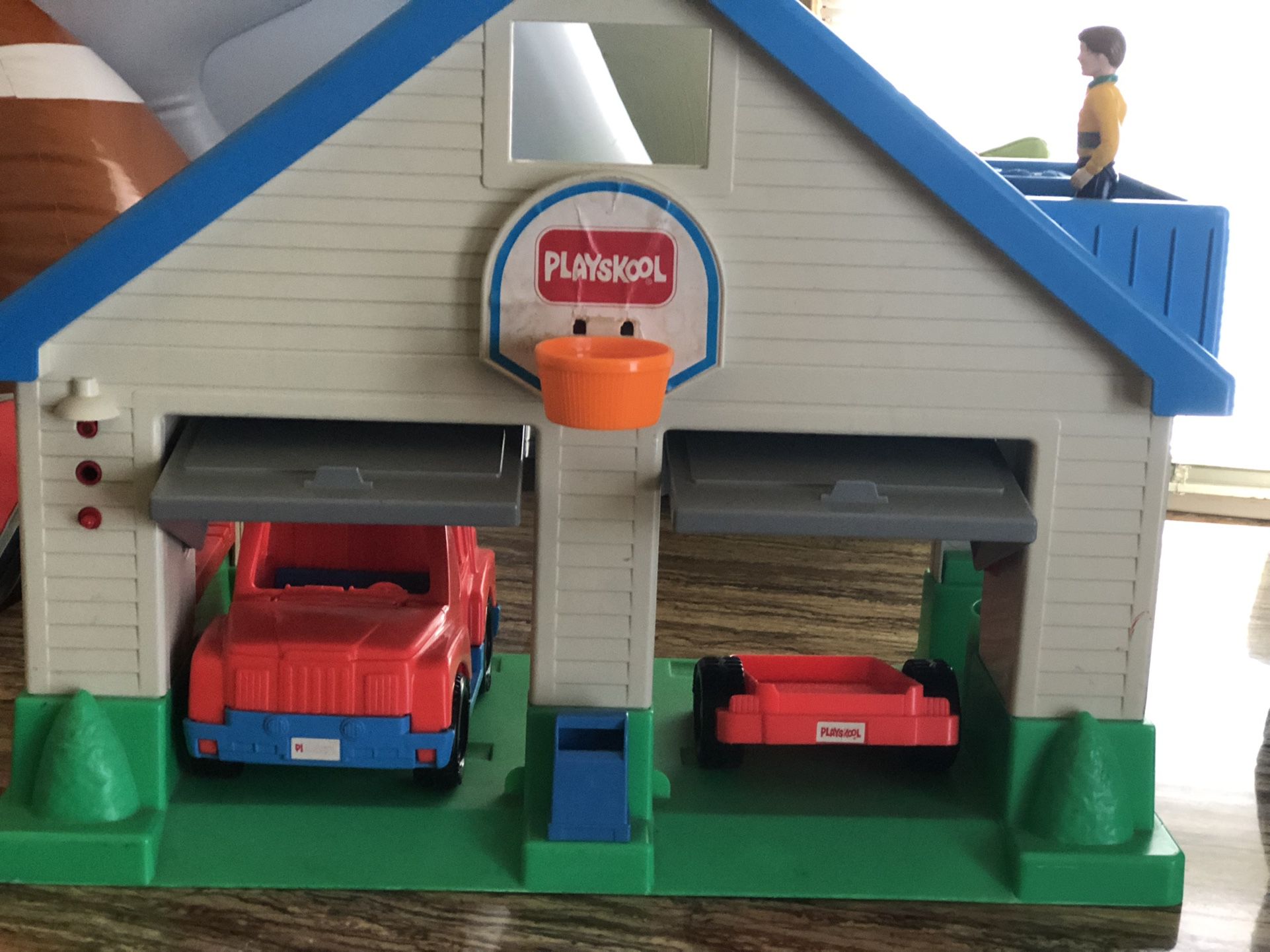 Toddler Garage With  Accesories