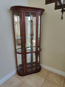 Pulaski corner curio cabinet