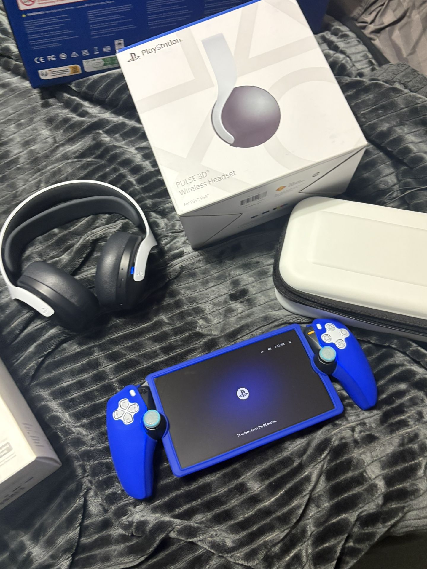 PS Portal Remote Player and Pulse 3D Headphones and Stand Included