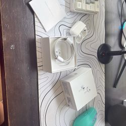 Apple AirPods 2 Gen 3