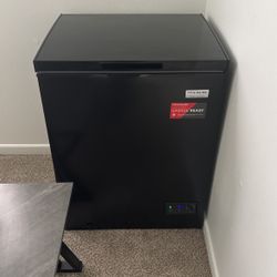 Frigidaire 5 cbft Chest Freezer With basket 