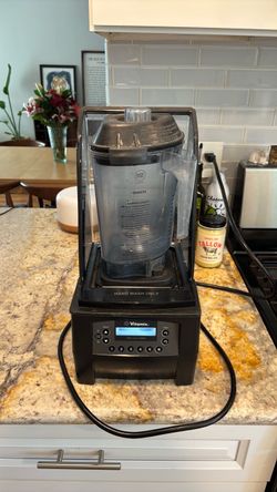 Vitamix The Quiet One Commercial Blender – Excellent Condition