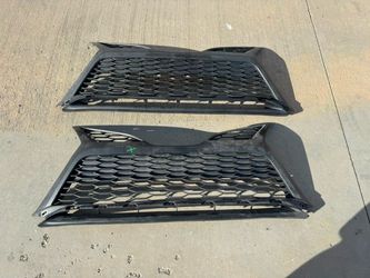 2018 - 2020 TOYOTA CAMRY  SE // XSE LOWER GRILL OEM