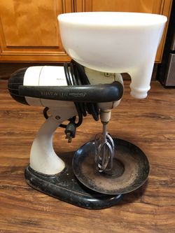 Sunbeam mix master mixer with attachment