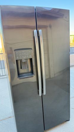 REFRIGERATOR GE BLACK STAINLESS STEEL
