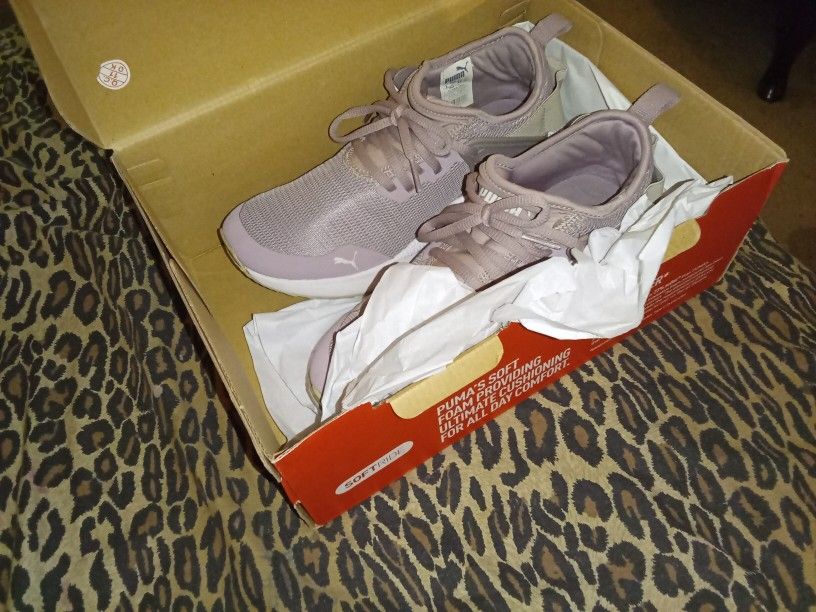 Puma Size 6.5 BRAND NEW IN BOX NEVER WORN TENNIS SHOES