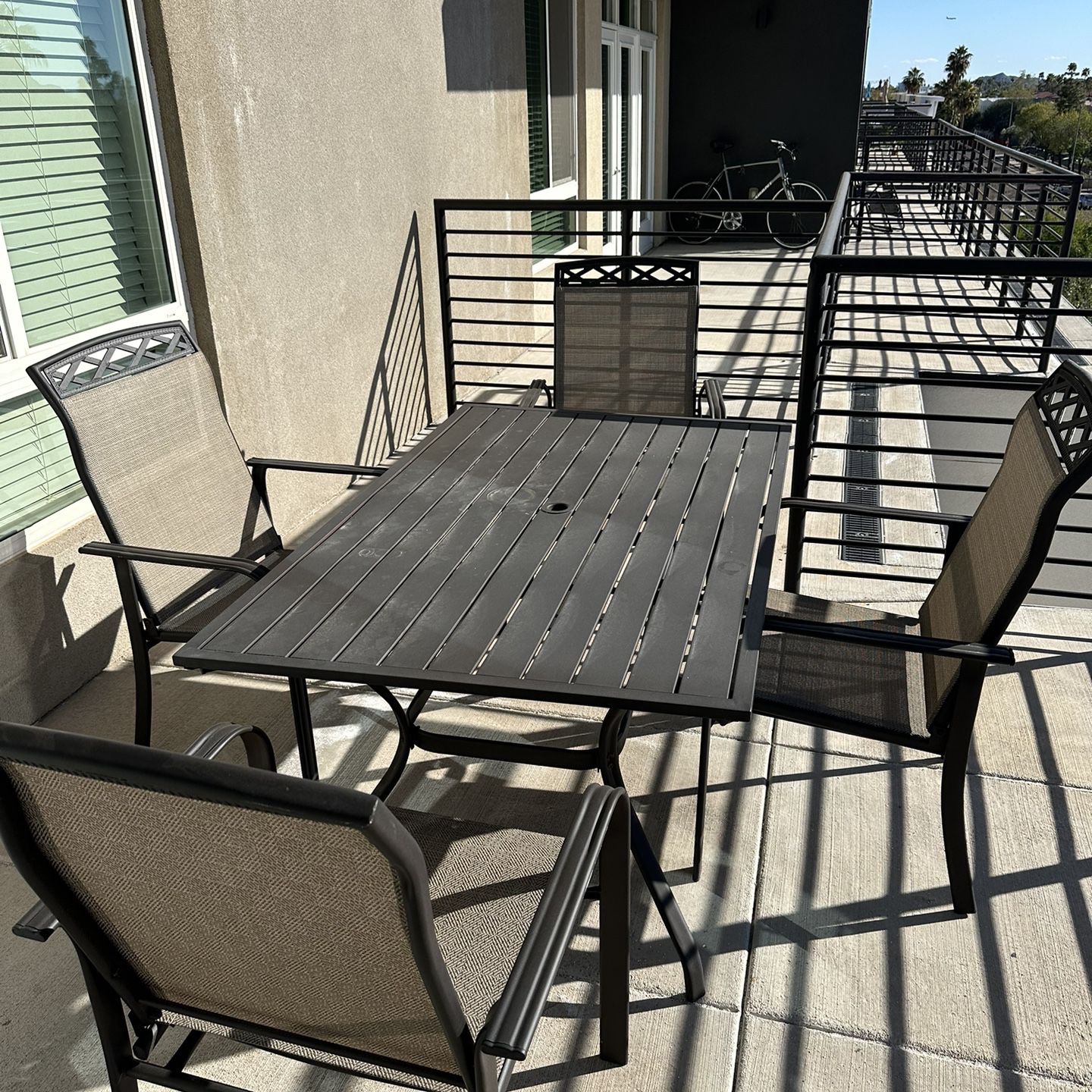 Patio Table and Chairs For Sale!