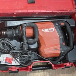 HILTI 15 Amp 5.6 In. SDS-MAX Corded TE 800-AVR Concrete Demolition Hammer With Case,Handle Semi New Asking 700$ Firm 
