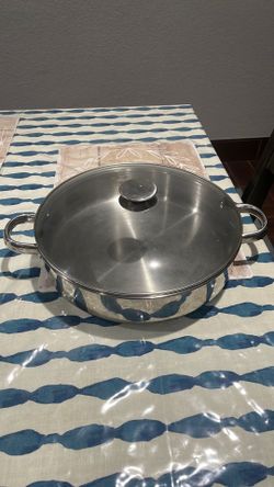 Stainless steel pan with glass lid