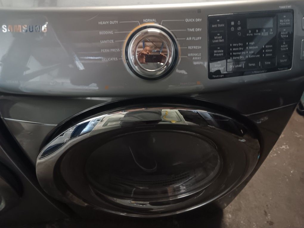 WASHER AND ELECTRIC DRYER 220V